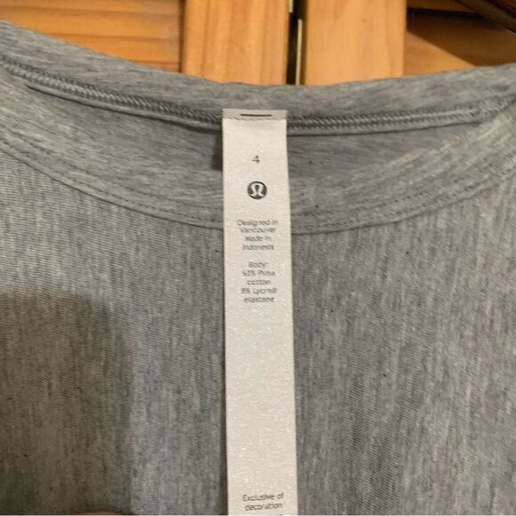 Lululemon Athletica Gray Short Sleeve size 4 - Picture 3 of 5